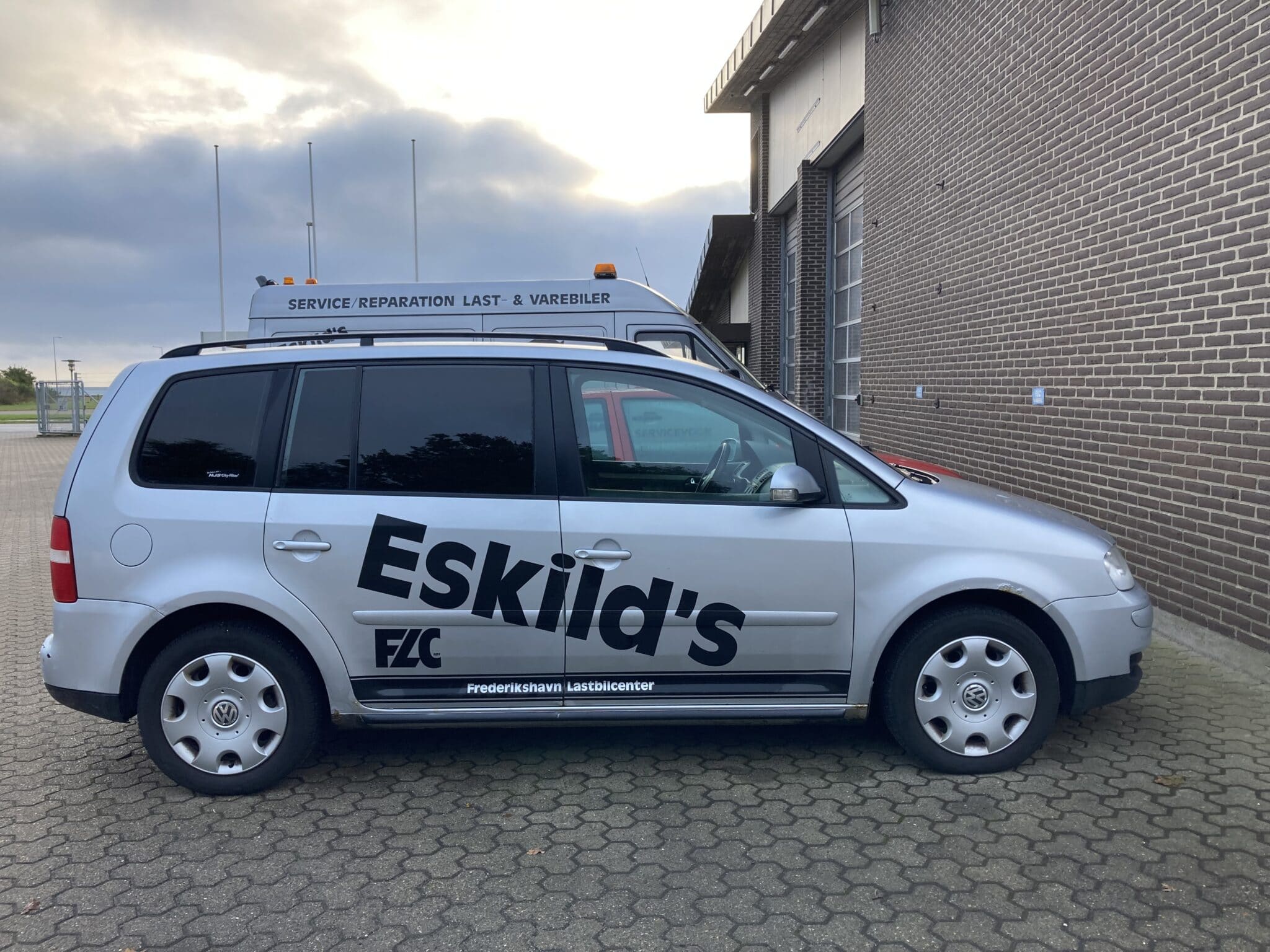 Værkstedet har åbent mandag til torsdag fra kl. 7.00 til 15.30 og fredag fra kl. 7.00 til 12.00
